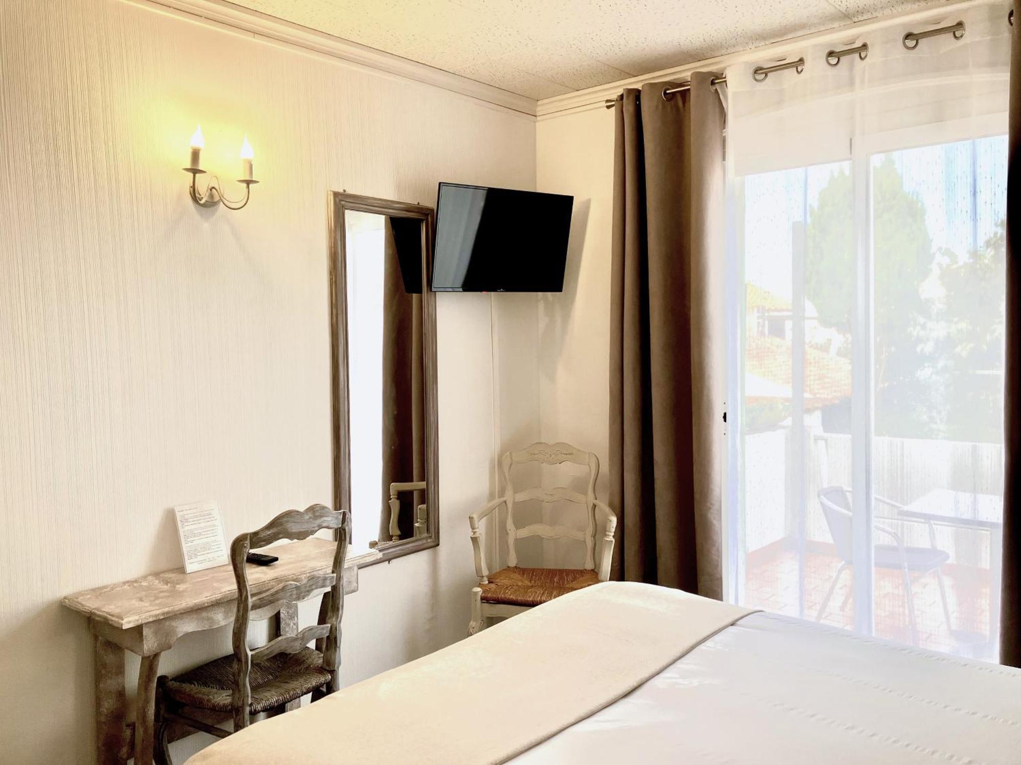 Hotel Lou Marquès Saintes-Maries-de-la-Mer Esterno foto