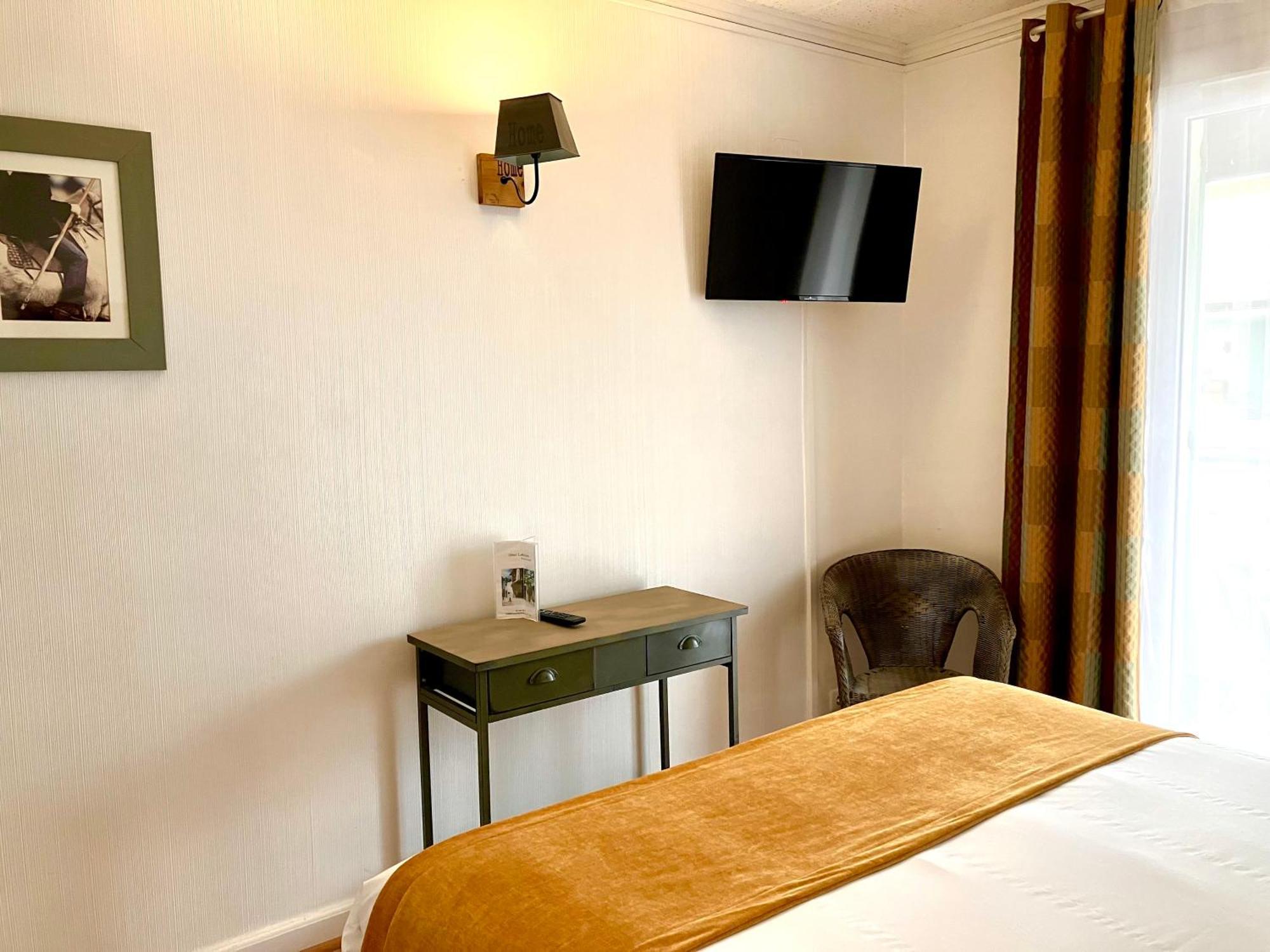 Hotel Lou Marquès Saintes-Maries-de-la-Mer Esterno foto