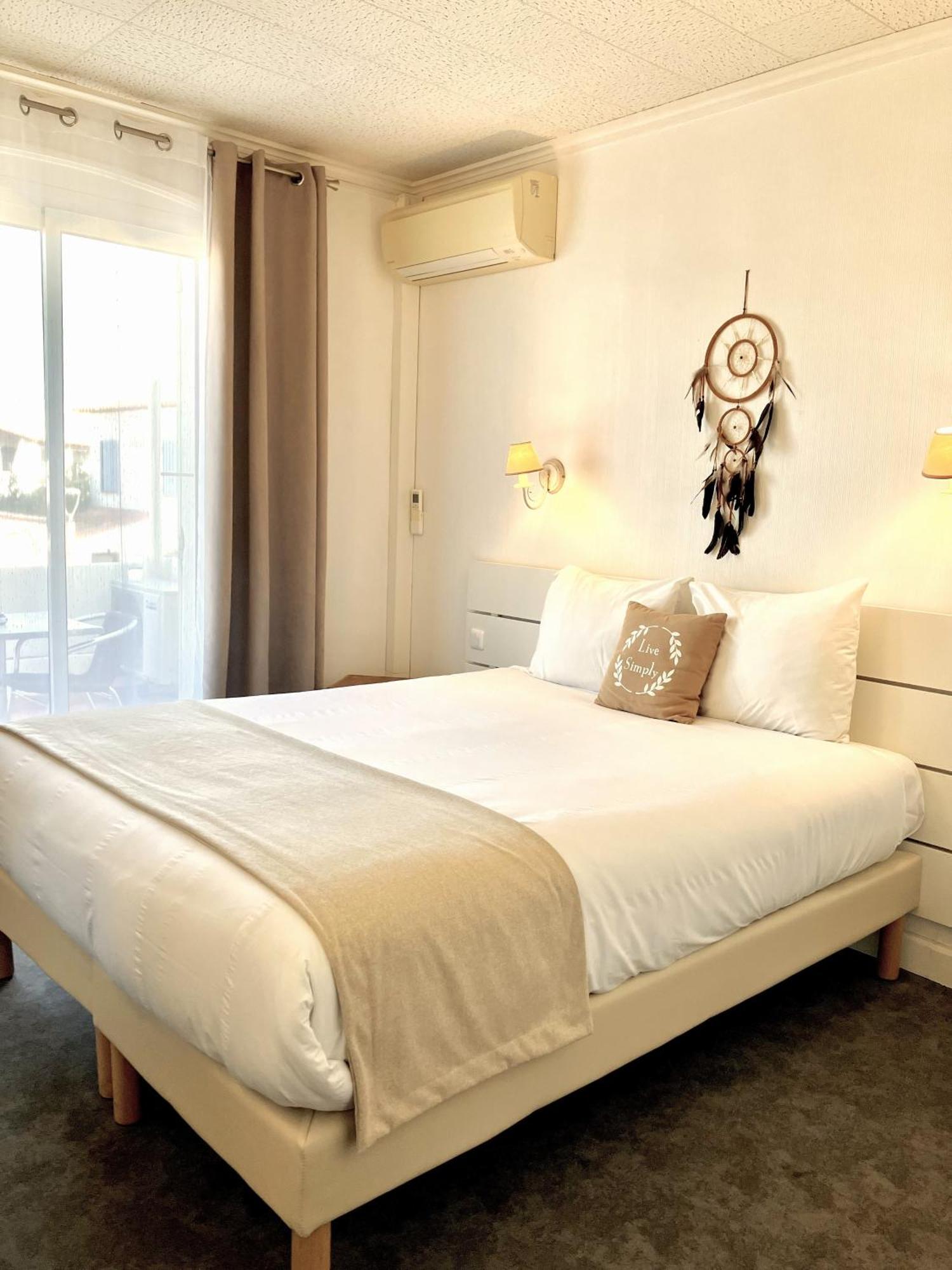 Hotel Lou Marquès Saintes-Maries-de-la-Mer Esterno foto