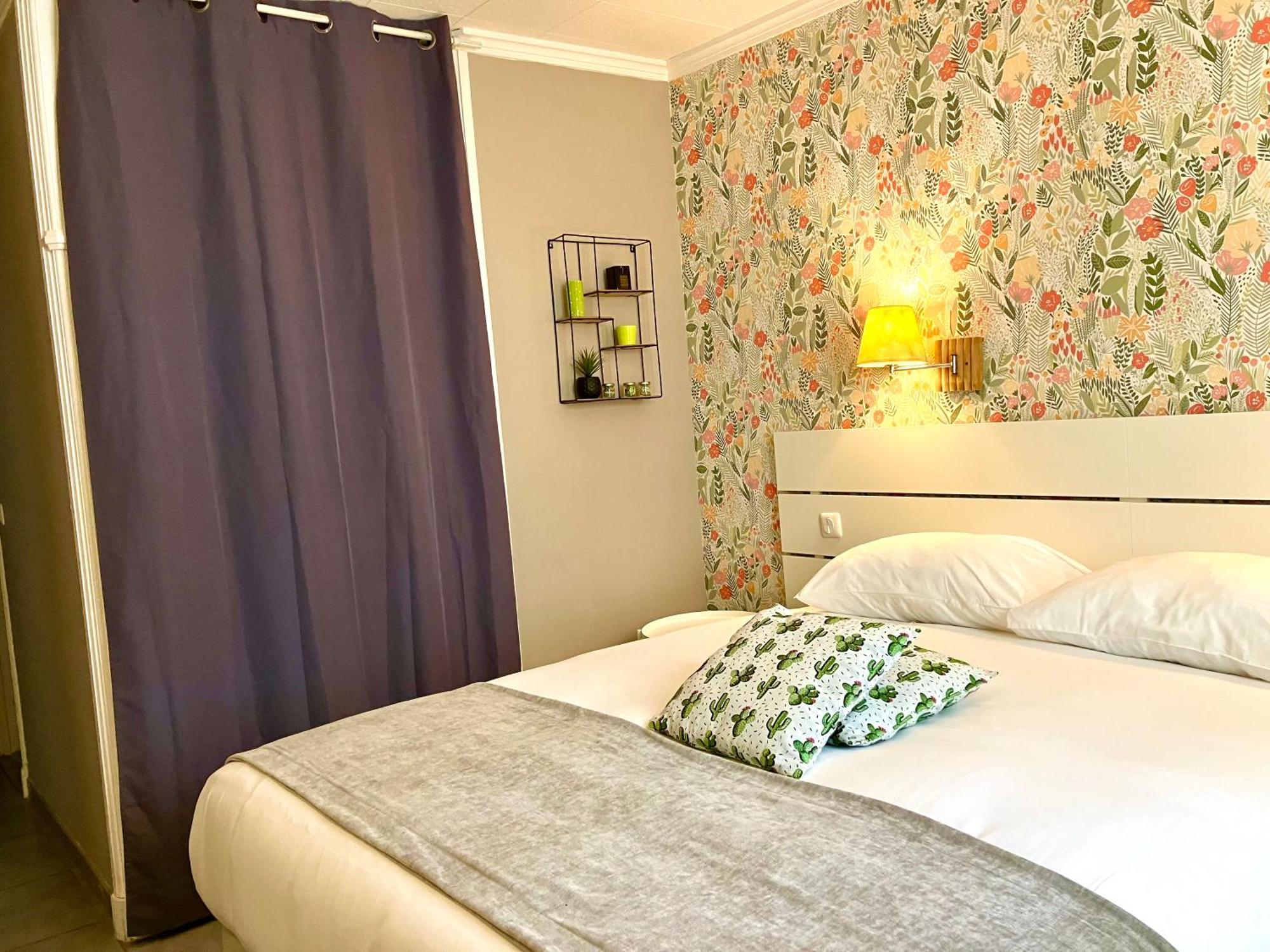 Hotel Lou Marquès Saintes-Maries-de-la-Mer Esterno foto